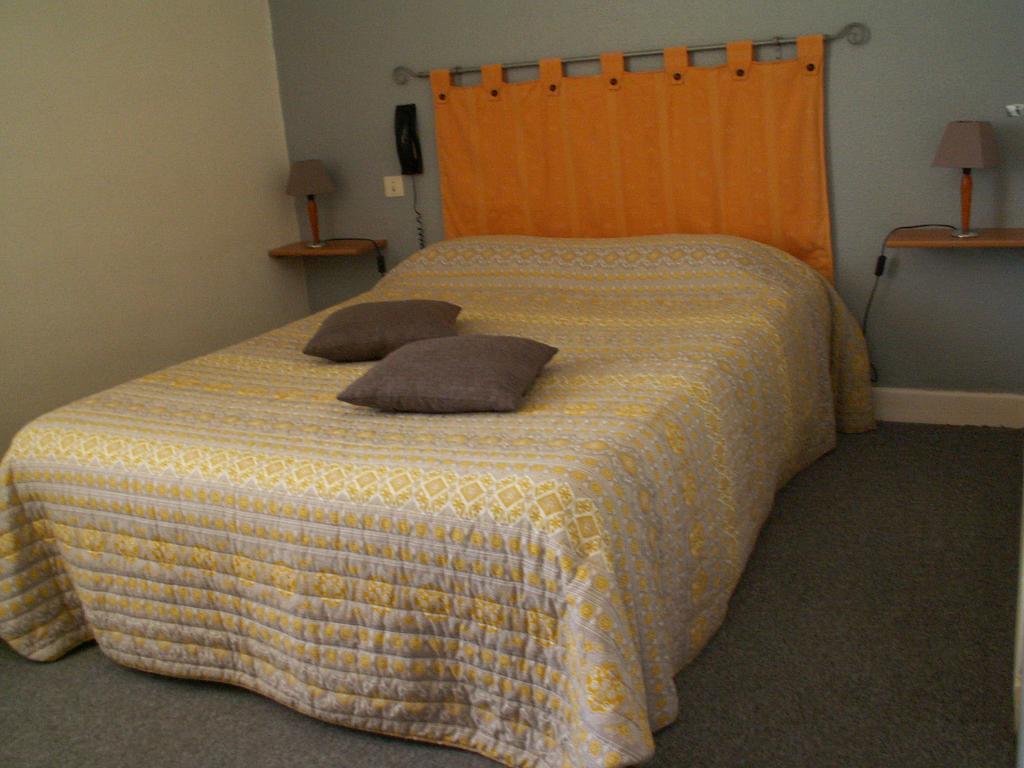 Le Relais Du Pont De Rhodes Frayssinet Phòng bức ảnh