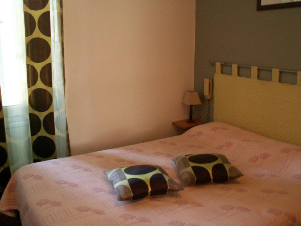 Le Relais Du Pont De Rhodes Frayssinet Phòng bức ảnh
