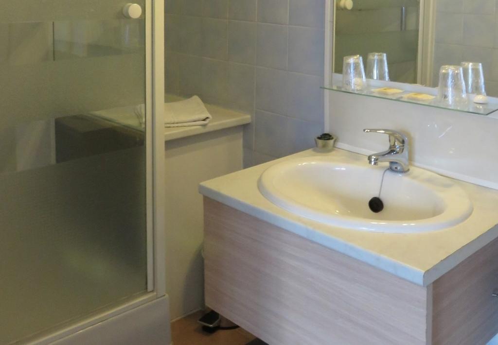 Le Relais Du Pont De Rhodes Frayssinet Phòng bức ảnh