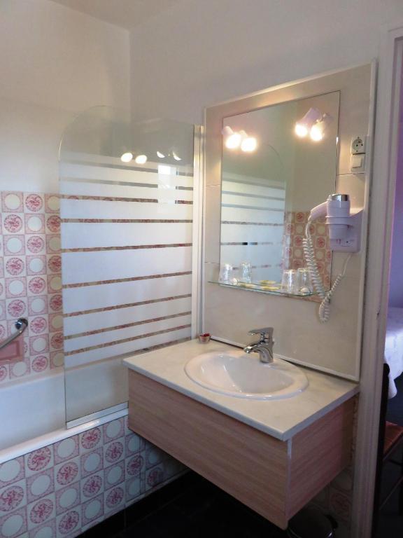Le Relais Du Pont De Rhodes Frayssinet Phòng bức ảnh
